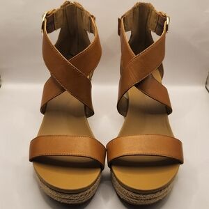 UGG Women's Hylda Wedge Sandal Size 8.5